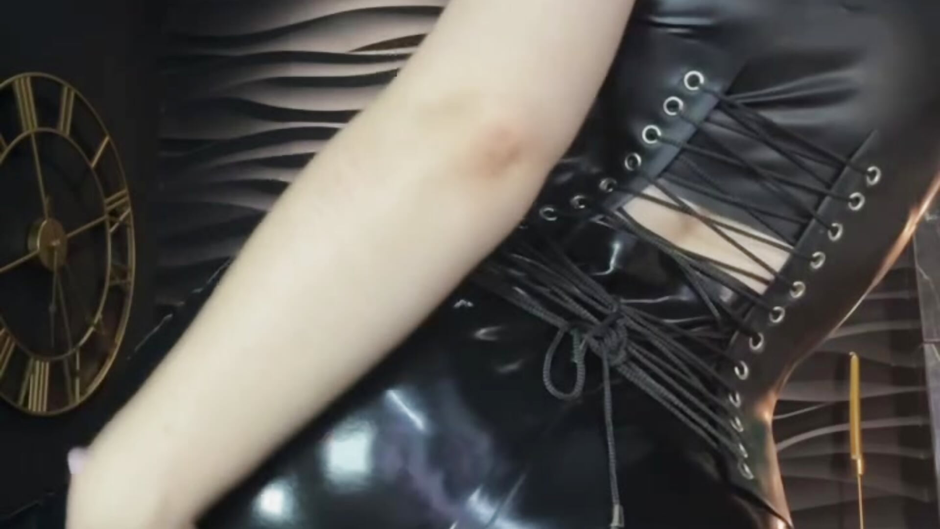 You're addicted to me in latex