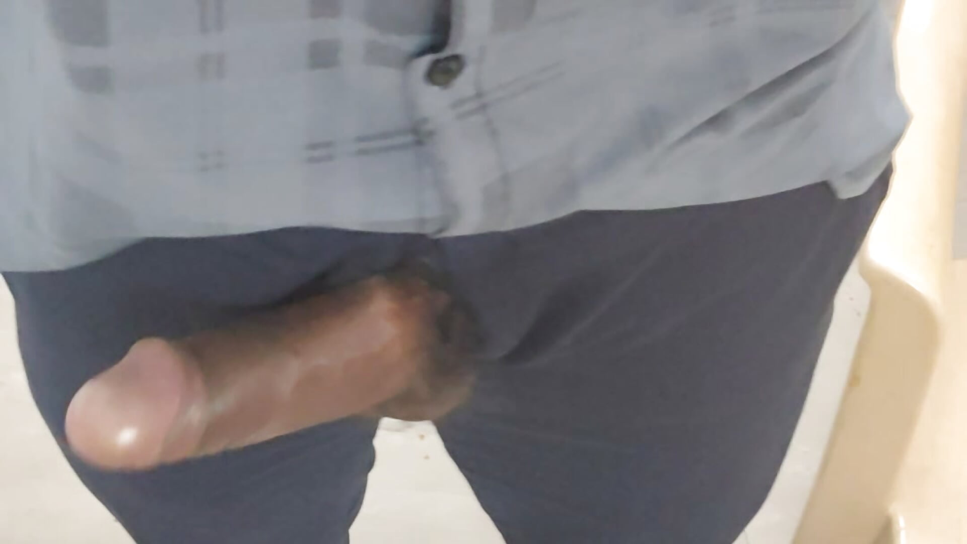 Cock swinging in slow motion - that definitely deserves a 100-token tip. - video của người mẫu cam lltstr52