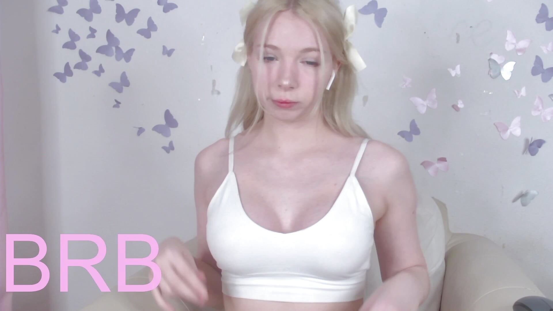 cute brb loop with face and tease
