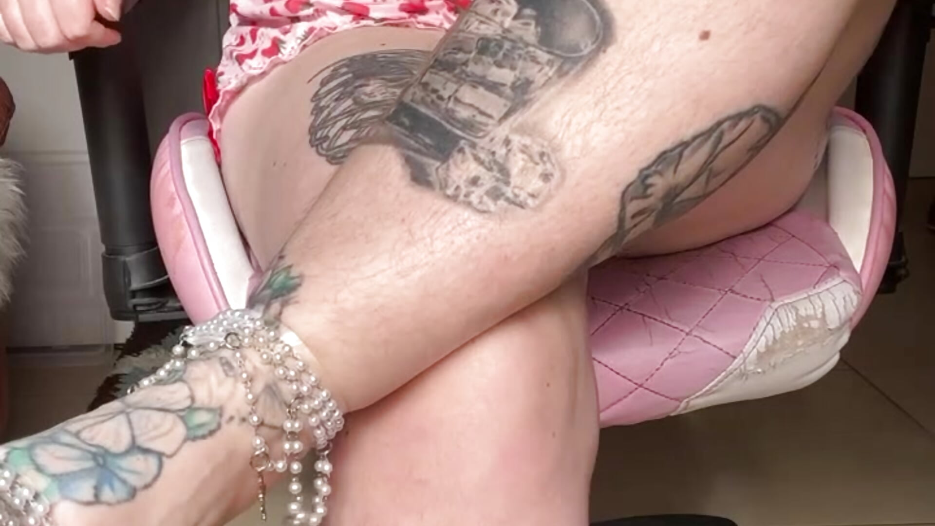 My pink high heels are front and center, and you’re already throbbing - Video von kisicaxx Cam-Model