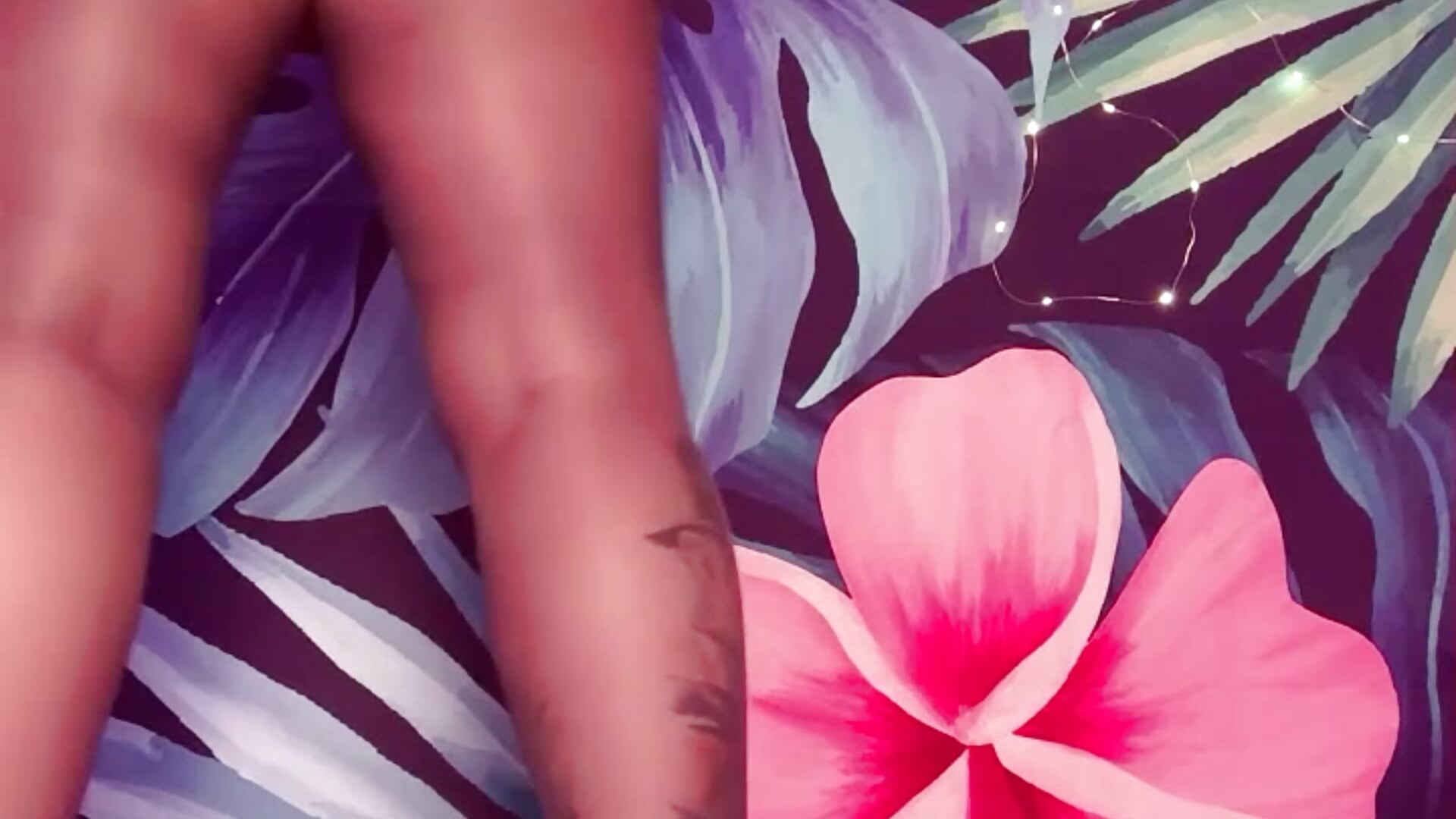 tease in pantyhose and latex dress - video by kisicaxx cam model