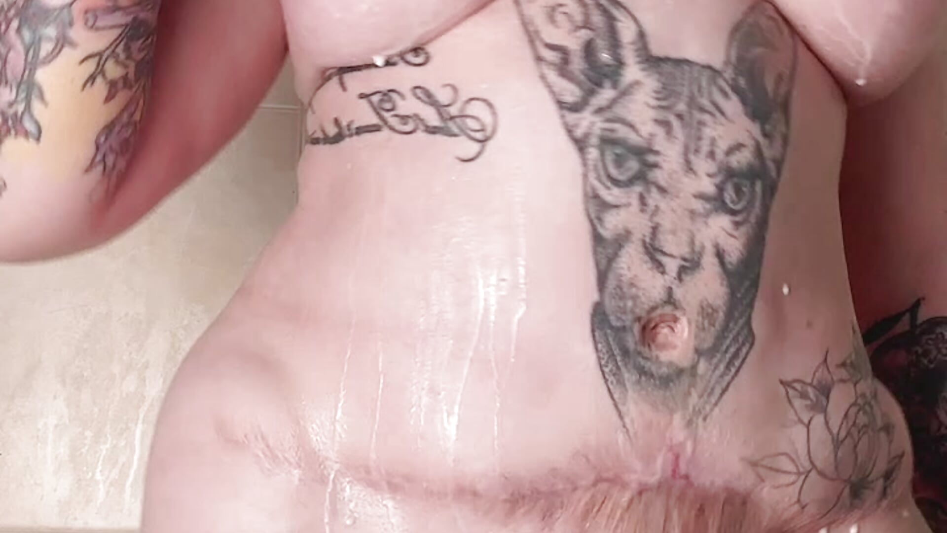 Milk Bath Fantasy: Pouring Milk on My Naked Body - video by kisicaxx cam model