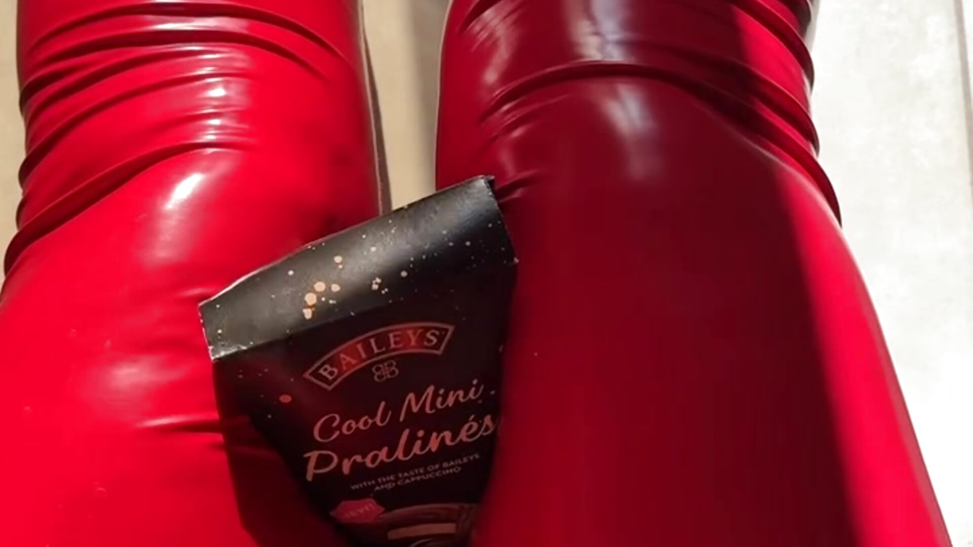 It should be you. - vídeo de la modelo de cam kisicaxx