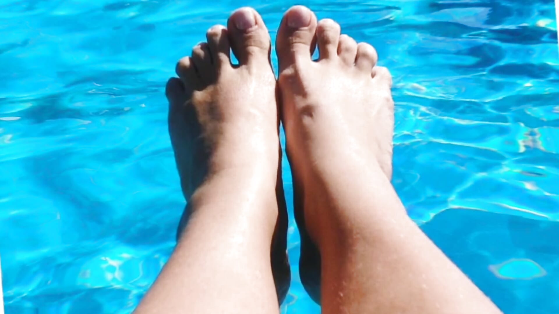 Hello World! Hello everybody and everyone! The goddess greets you. Kneel and worship my divine feet－カメラキャストのLive_Viewの動画