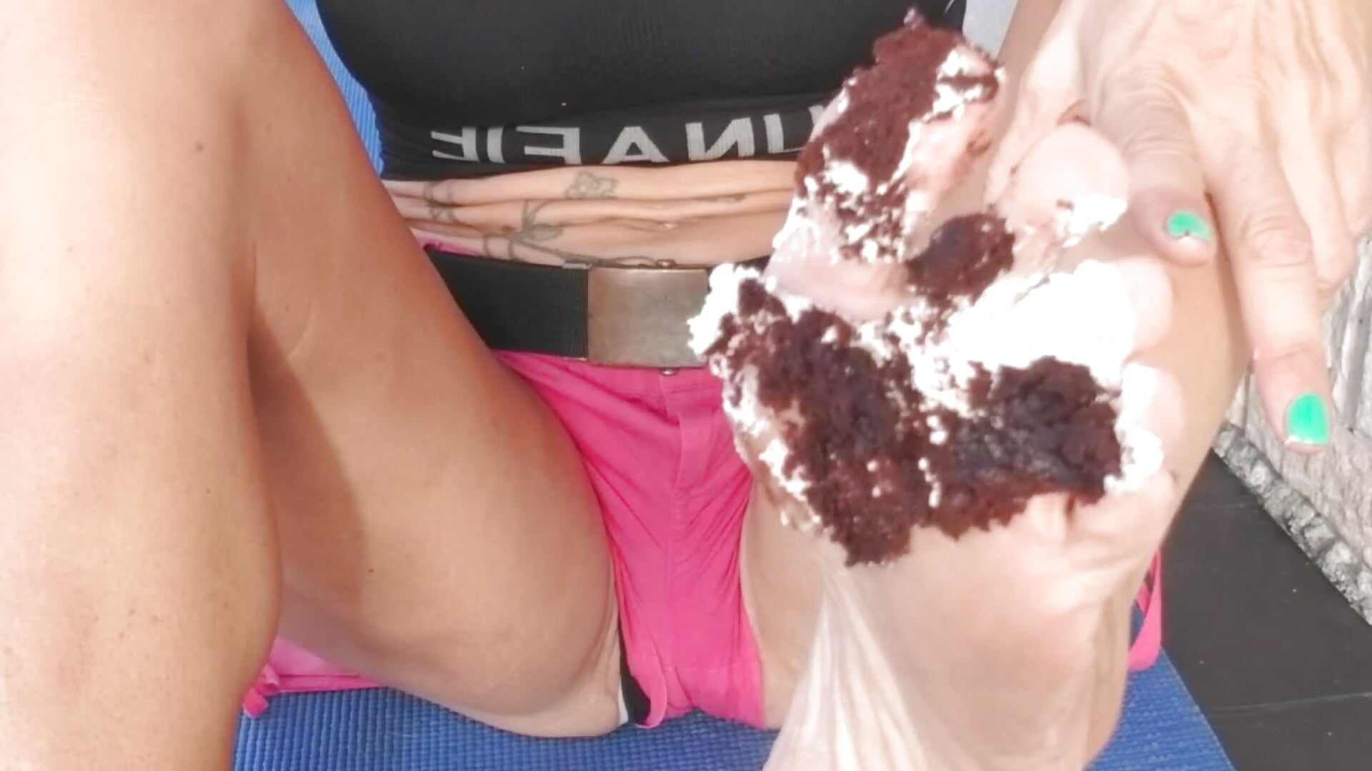 chocolate cake feet licking - video by mommyselenafit_ cam model