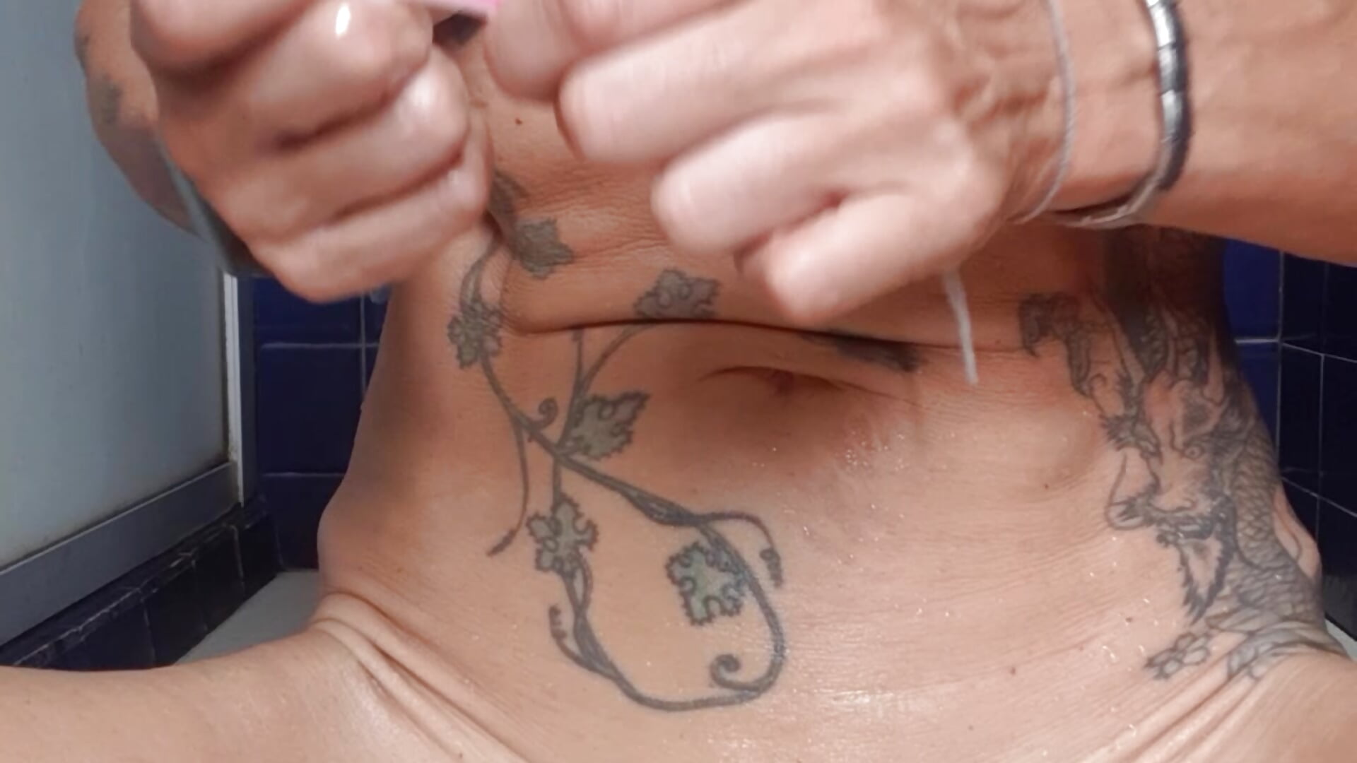 Shaving my sweet pussy ready for this weeks solo and couples shows - video by mommyselenafit_ cam model