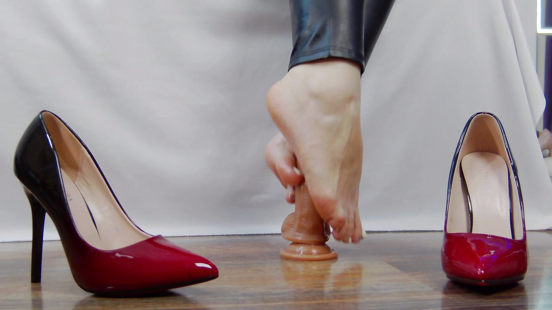 Foot fetish - video by AngelaWhiti cam model