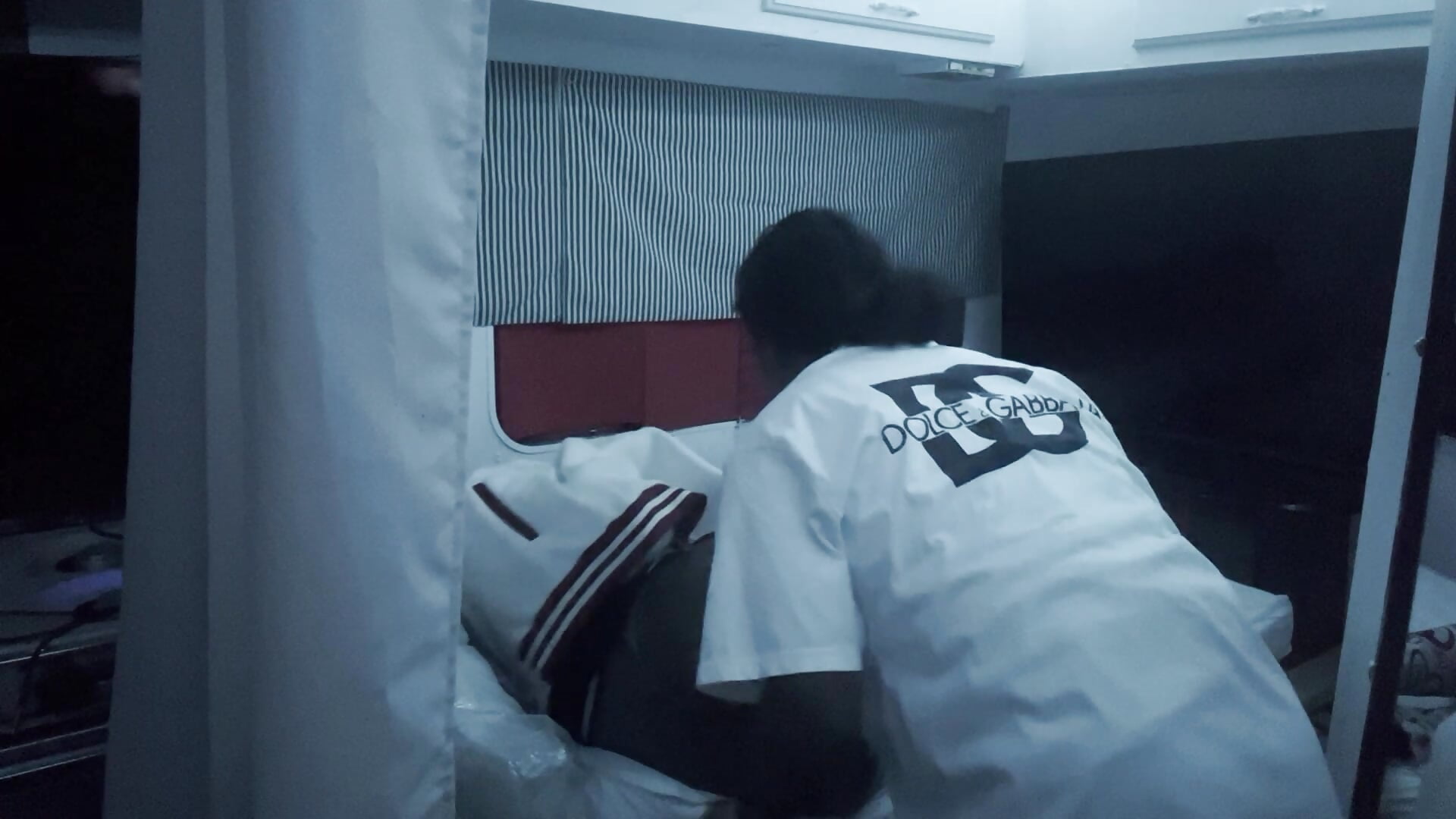 I FUCKED HER FRIEND IN RV MOTORHOME－カメラキャストのfisherの動画