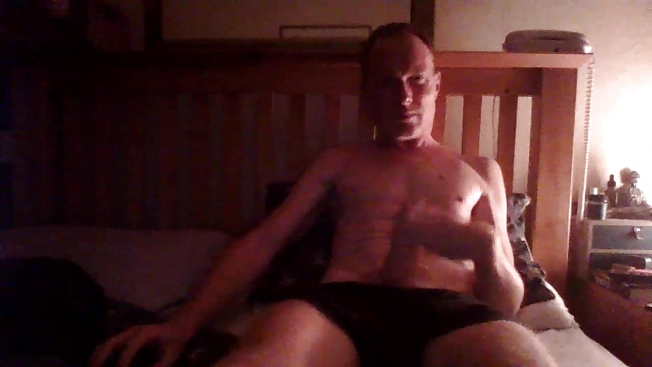 TimTrueloveXXX wanking and shooting his load with big reaction!