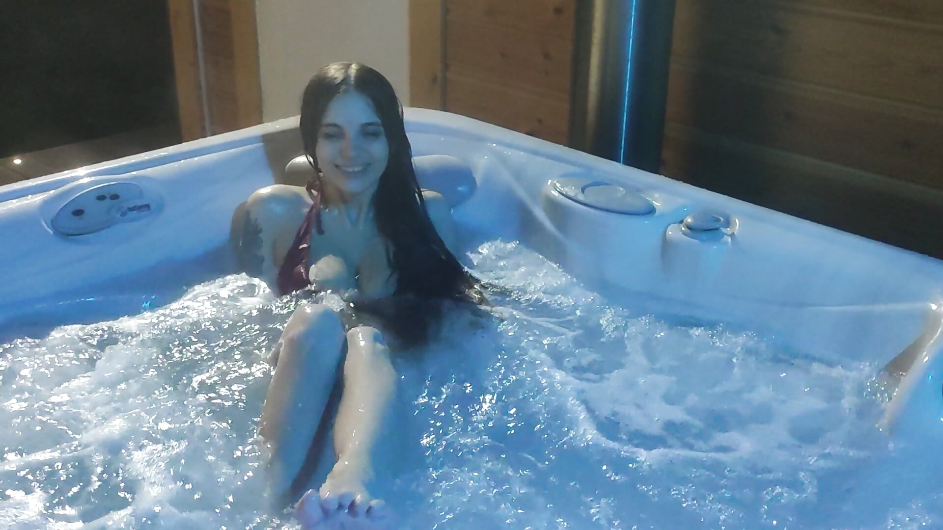 VID_20200909_224642 - βίντεο μοντέλου JuliaBusty