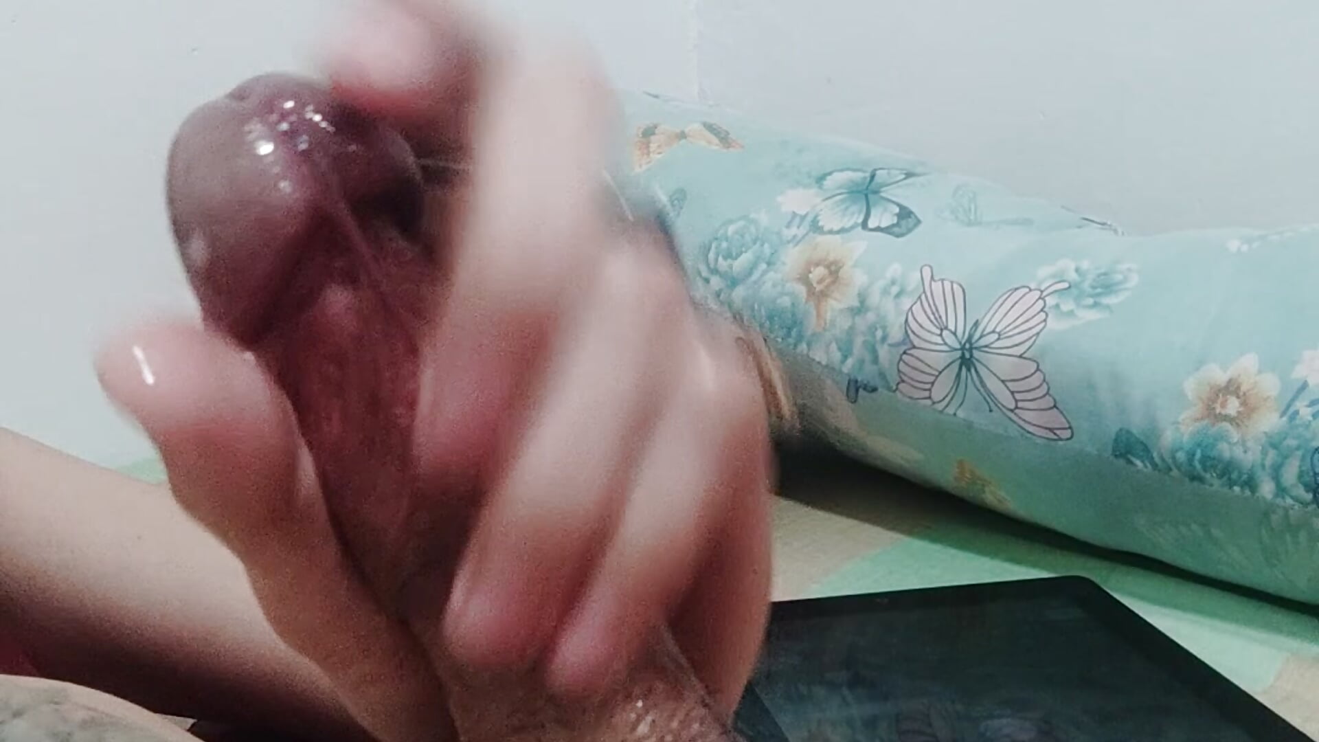 Cumming fountain - video by QueenSoreal cam model