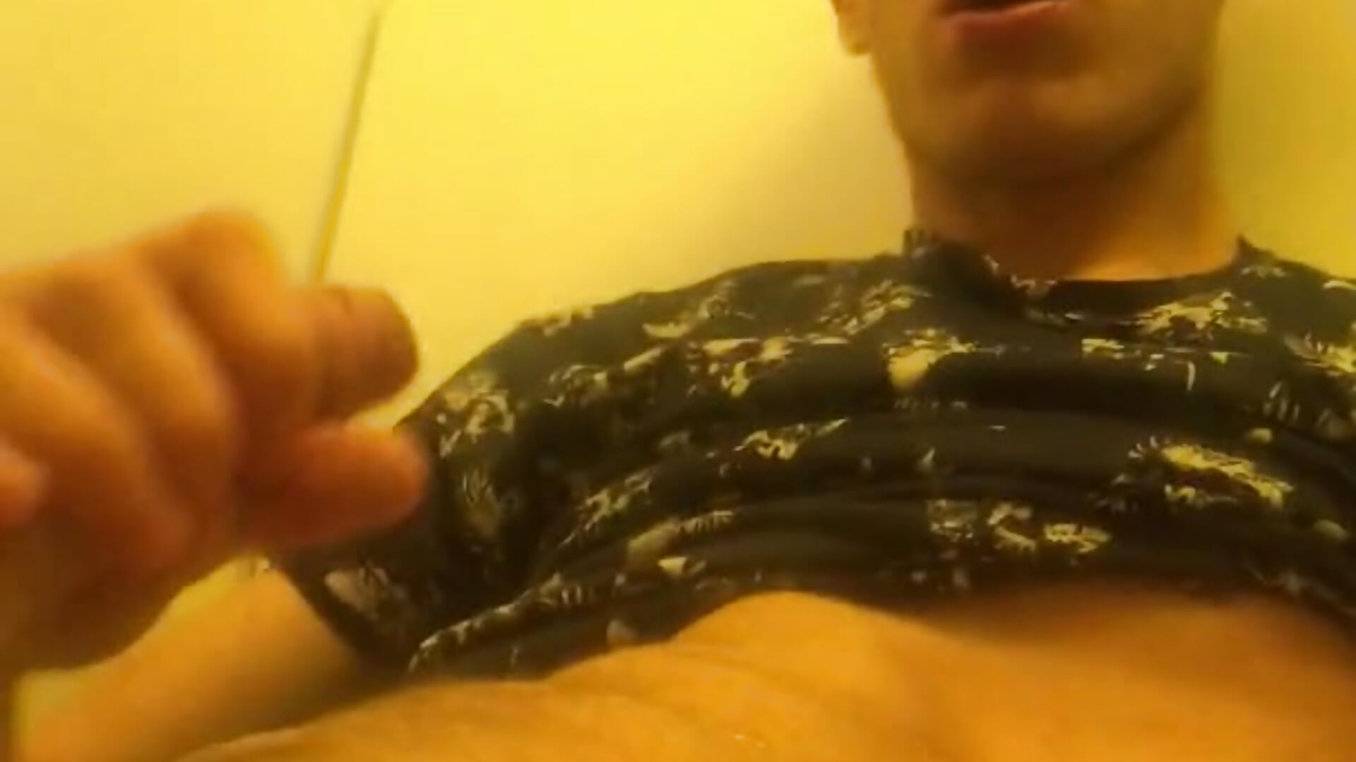 Cum in the airplane toilet (not joke) ✈️－カメラキャストのVuittonの動画