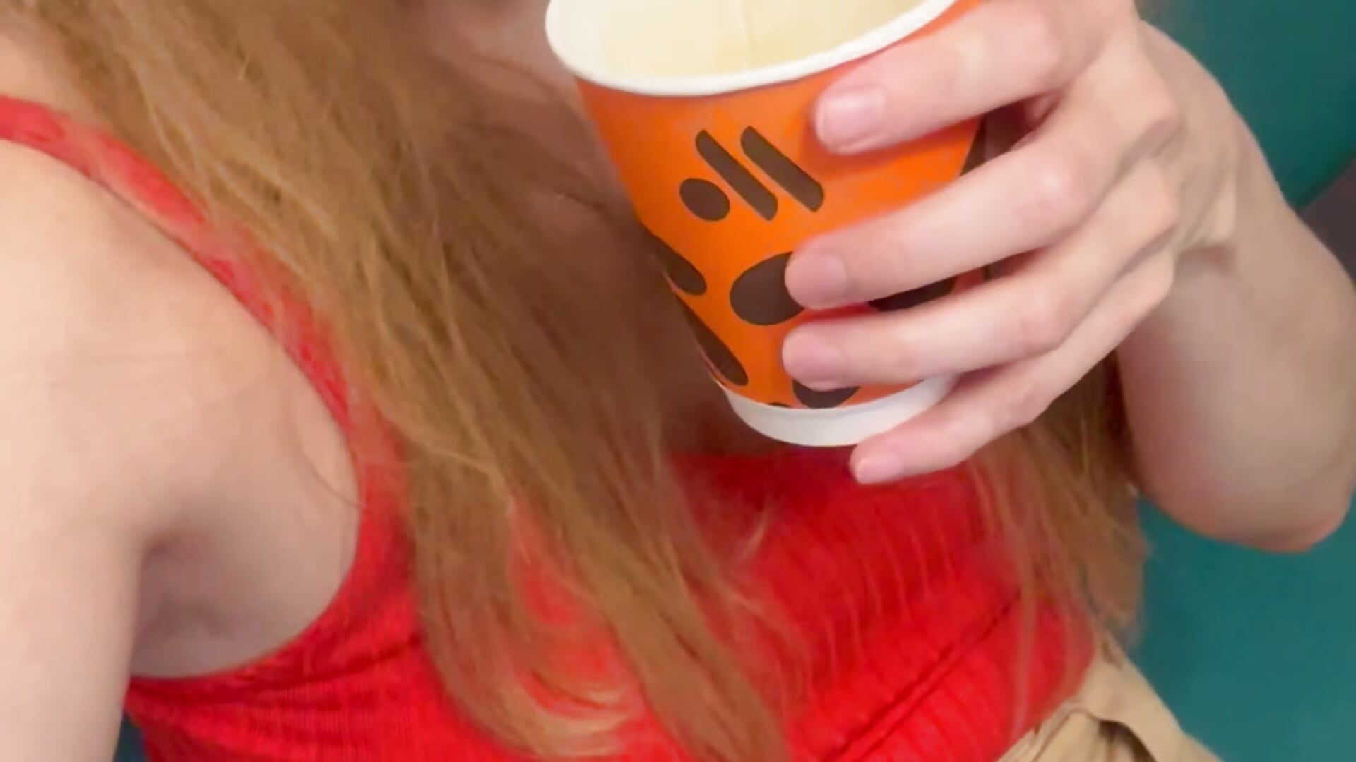 Coffee ☕️ my 🫶🏼 favourite 🤩 drink 🤤 - vídeo de la modelo de cam Suzanele