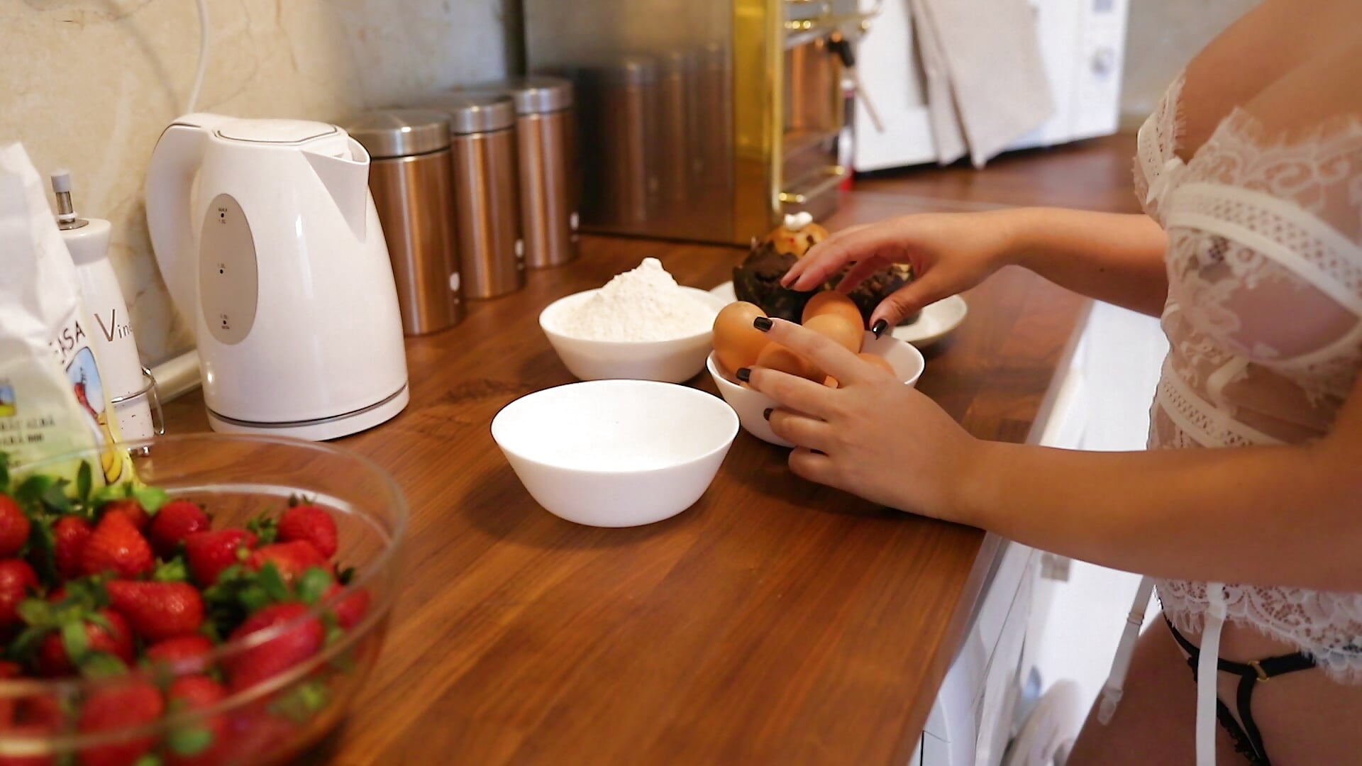 Cooking with me? - clip cu YaaraCollins model videochat