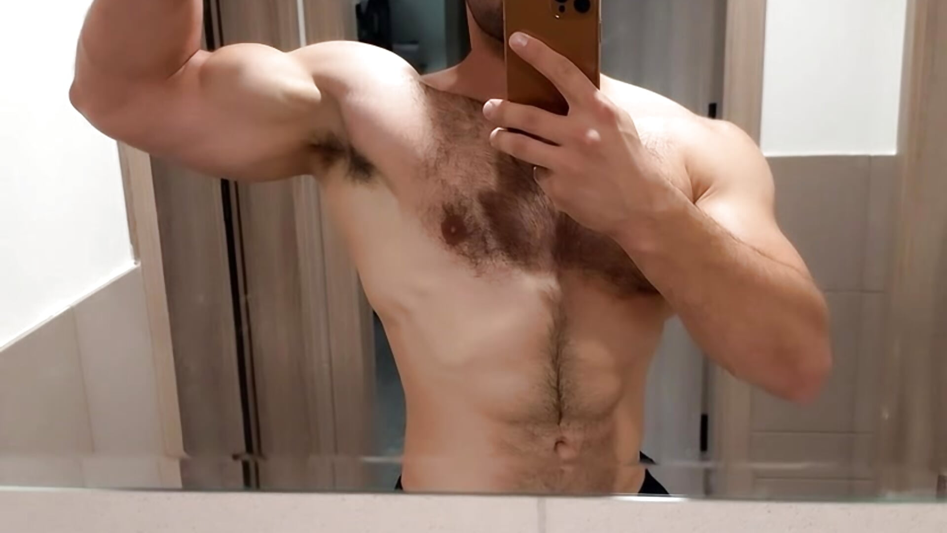 grok_video_2026-03-04-01-39-32 – video od webkamerové modelky Iggy592