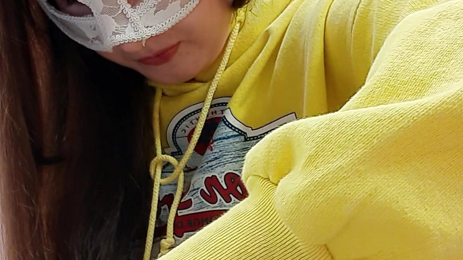 Unpacking a present Hush from my Fun Member Viper`s - video by Mary2660 cam model