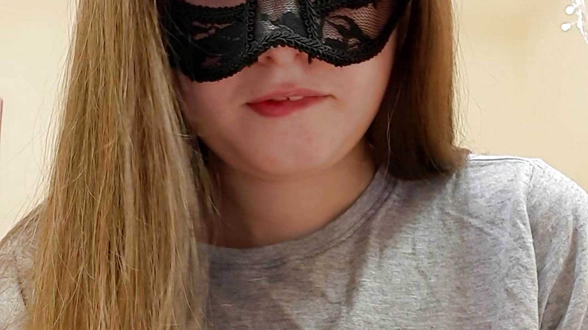 Glass dildo gift from Horny_man_88 - video by Mary2660 cam model