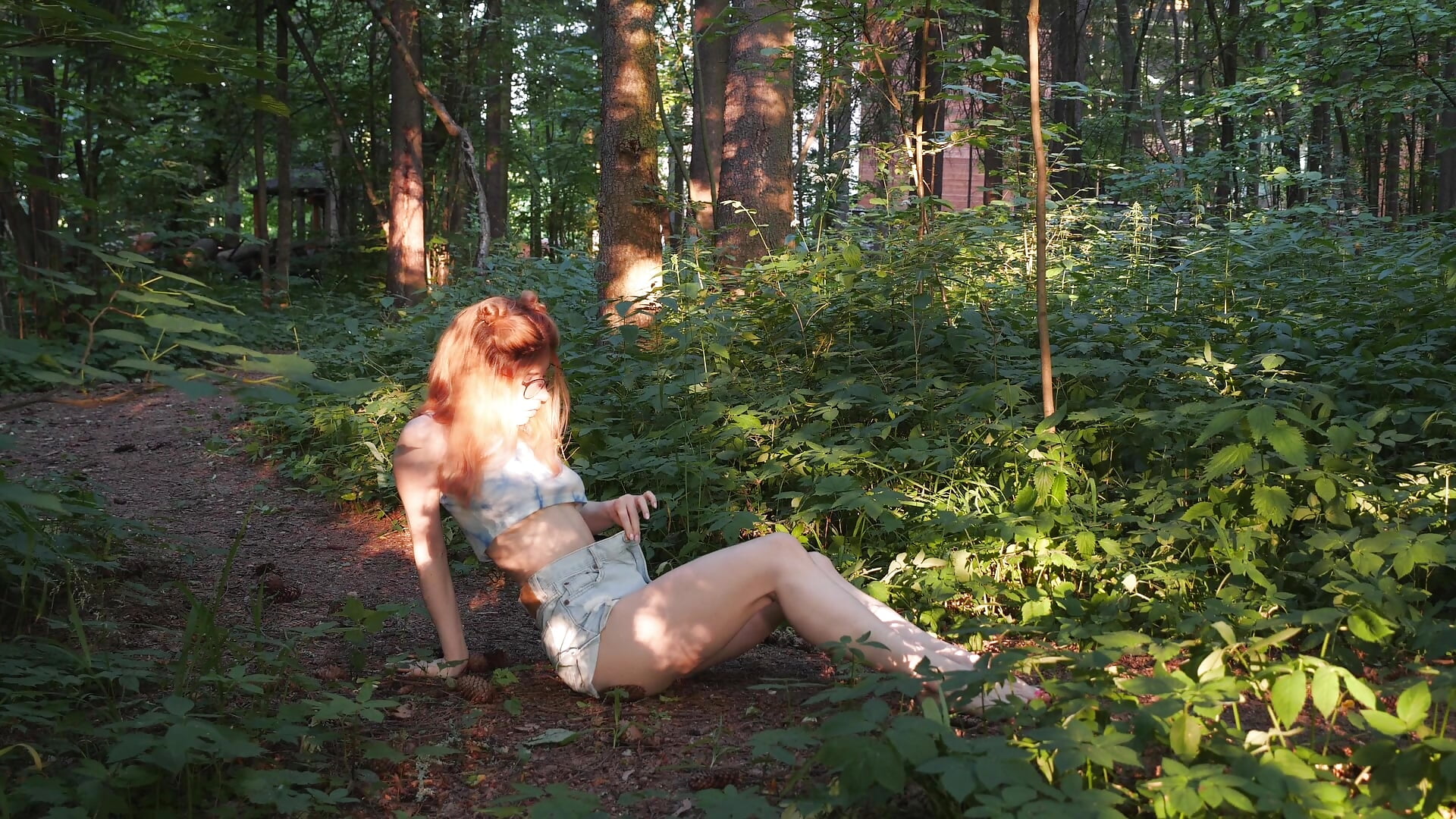 Forest time – video modela na kameri illegaldream