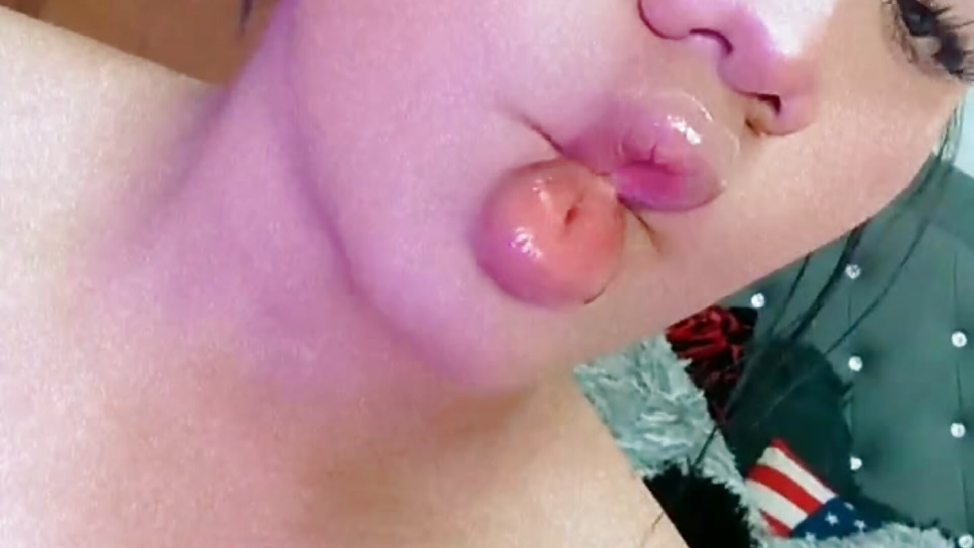 fish mouth - video by Victoria14_ cam model