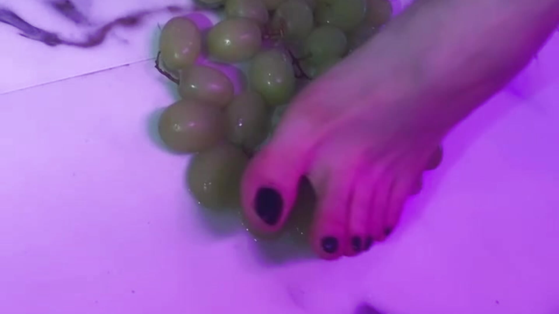 The pressure of grapes - video by JennySi cam model