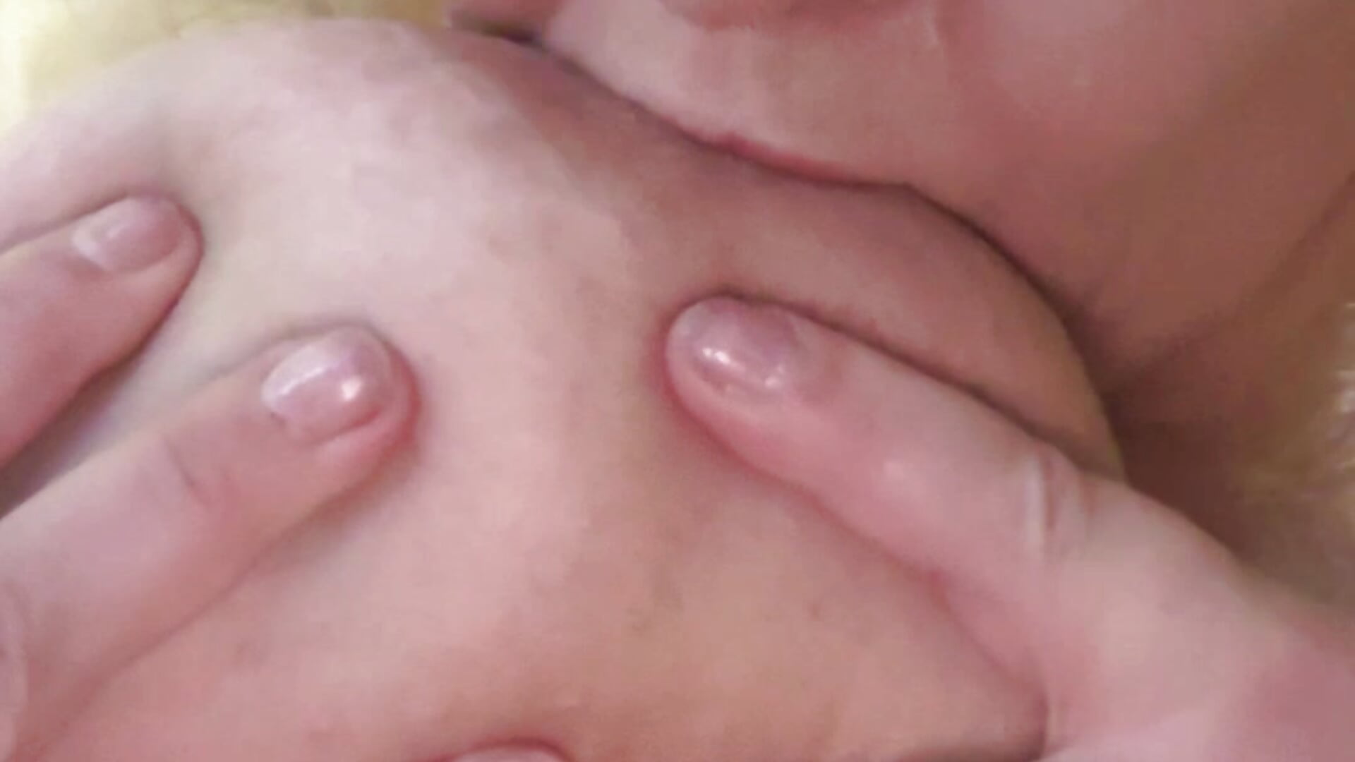 sucking nipples - video od modelky/modela FloriLinton