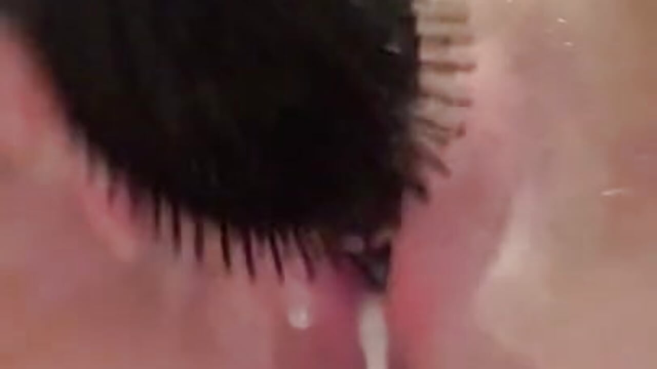 Old video | playing with hairbrush in pussy 🎀