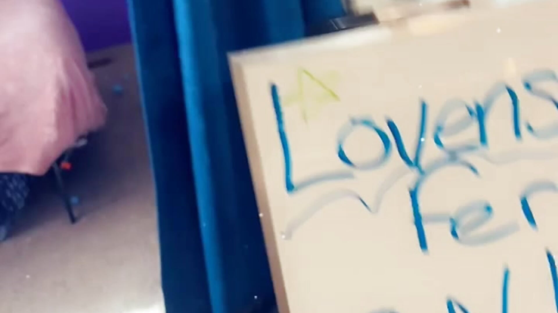 Cum see me baby. Toys always on in this room - відео від вебкаммоделі lolabunny9