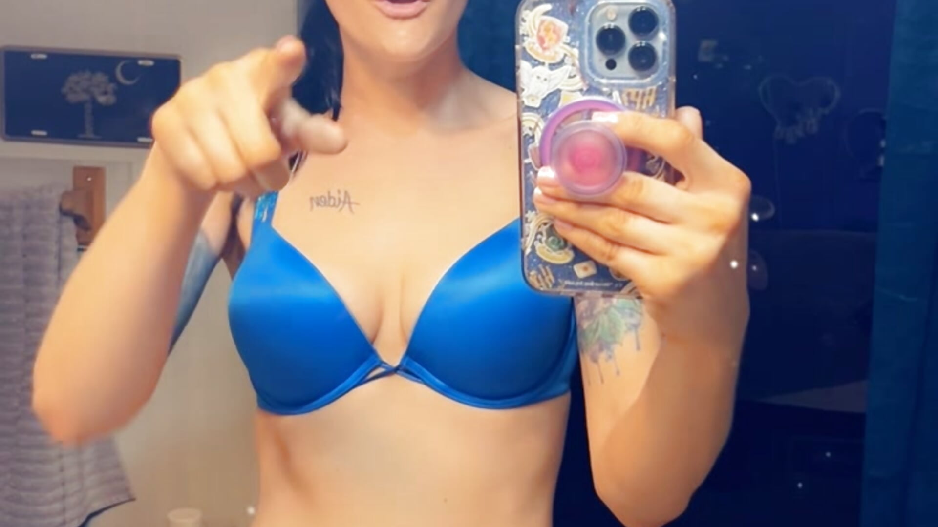 I love you supporters. I prefer chatting not staring. So please chat in main chat. - відео від вебкаммоделі lolabunny9