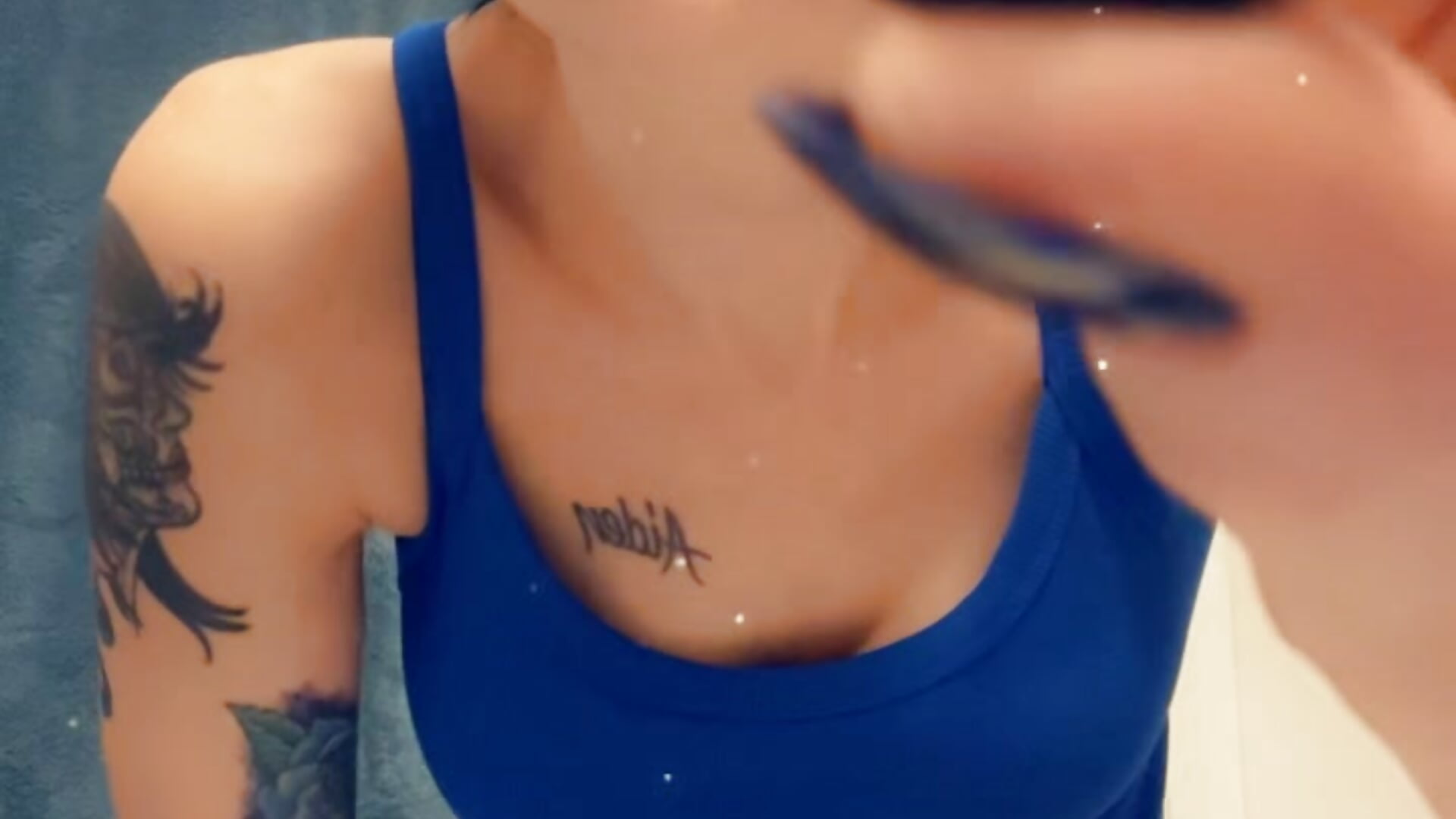 I use the lovense ferri. They have so many toys. Not just a lush y’all ferri is right on my clit - відео від вебкаммоделі lolabunny9