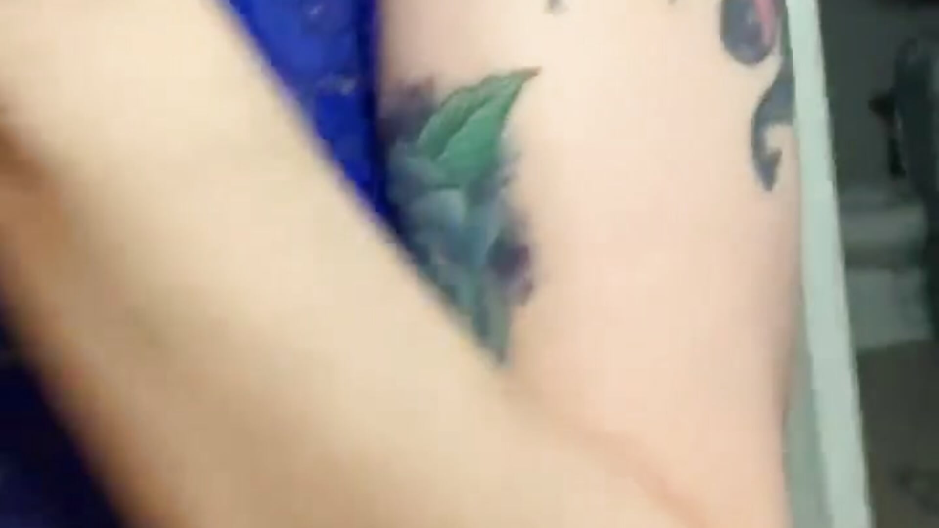 Tattoos and smoking - відео від вебкаммоделі lolabunny9