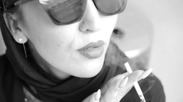 Woman in black - video by Maria_Glimmers cam model