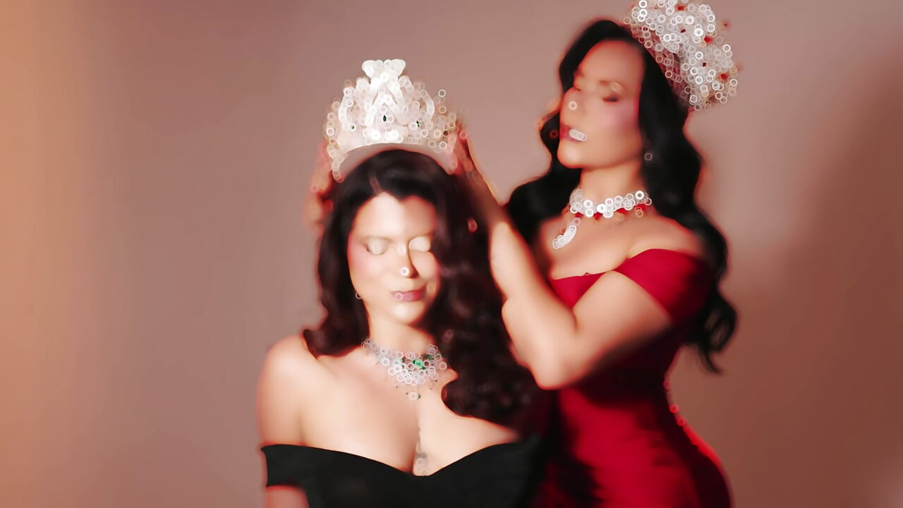 EMPERATRICES– emperatriz_reyes kameramodell videója