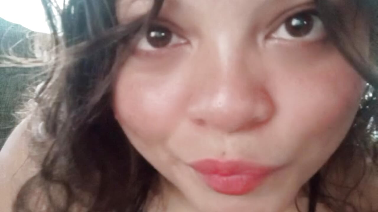 Take a  Kiss My baby 🌹 - فيديو من JanetPeters_ موديل الكام