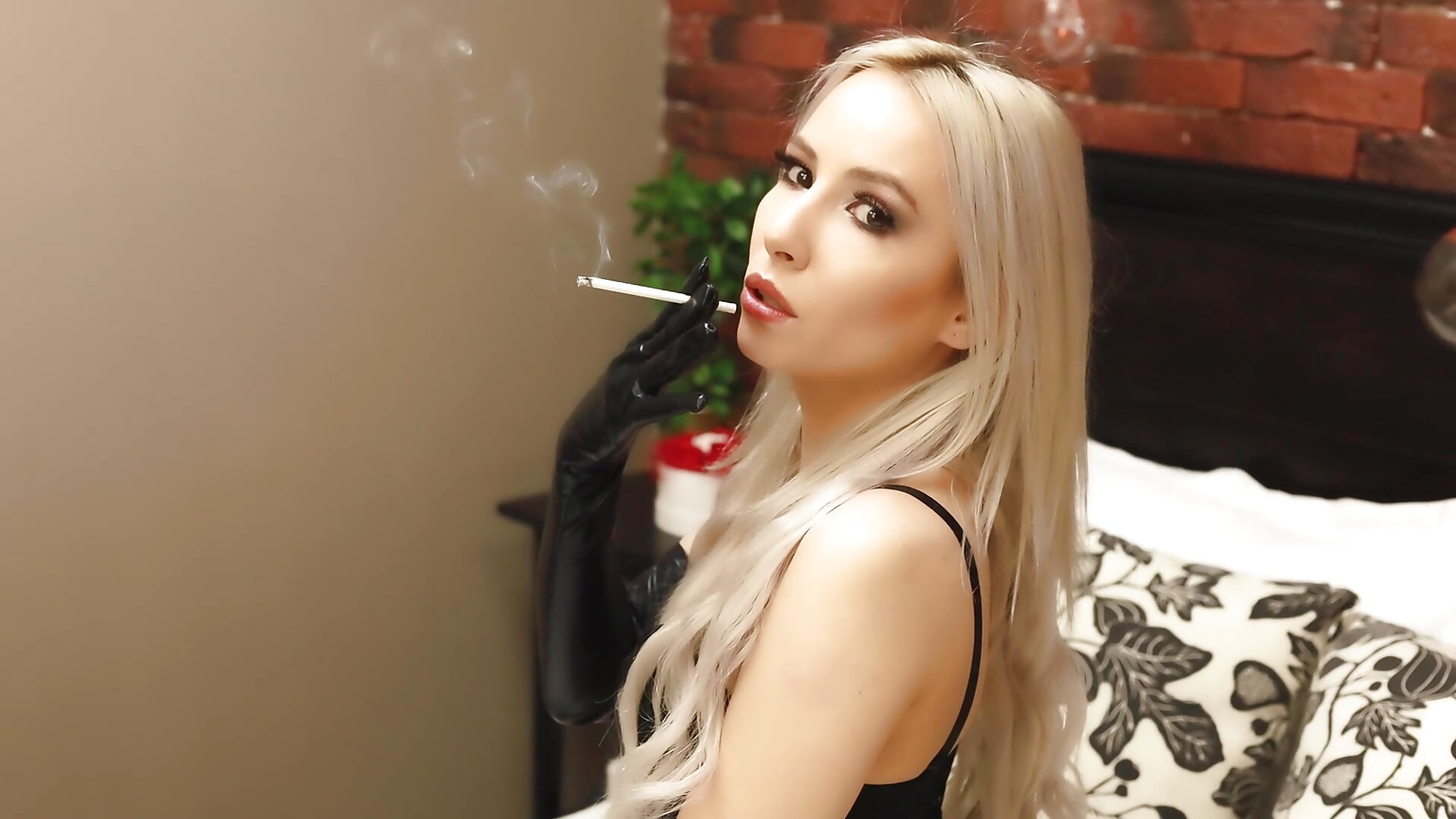 Emily Smoke Fetish – видео вебкам-модели EmillyBronte