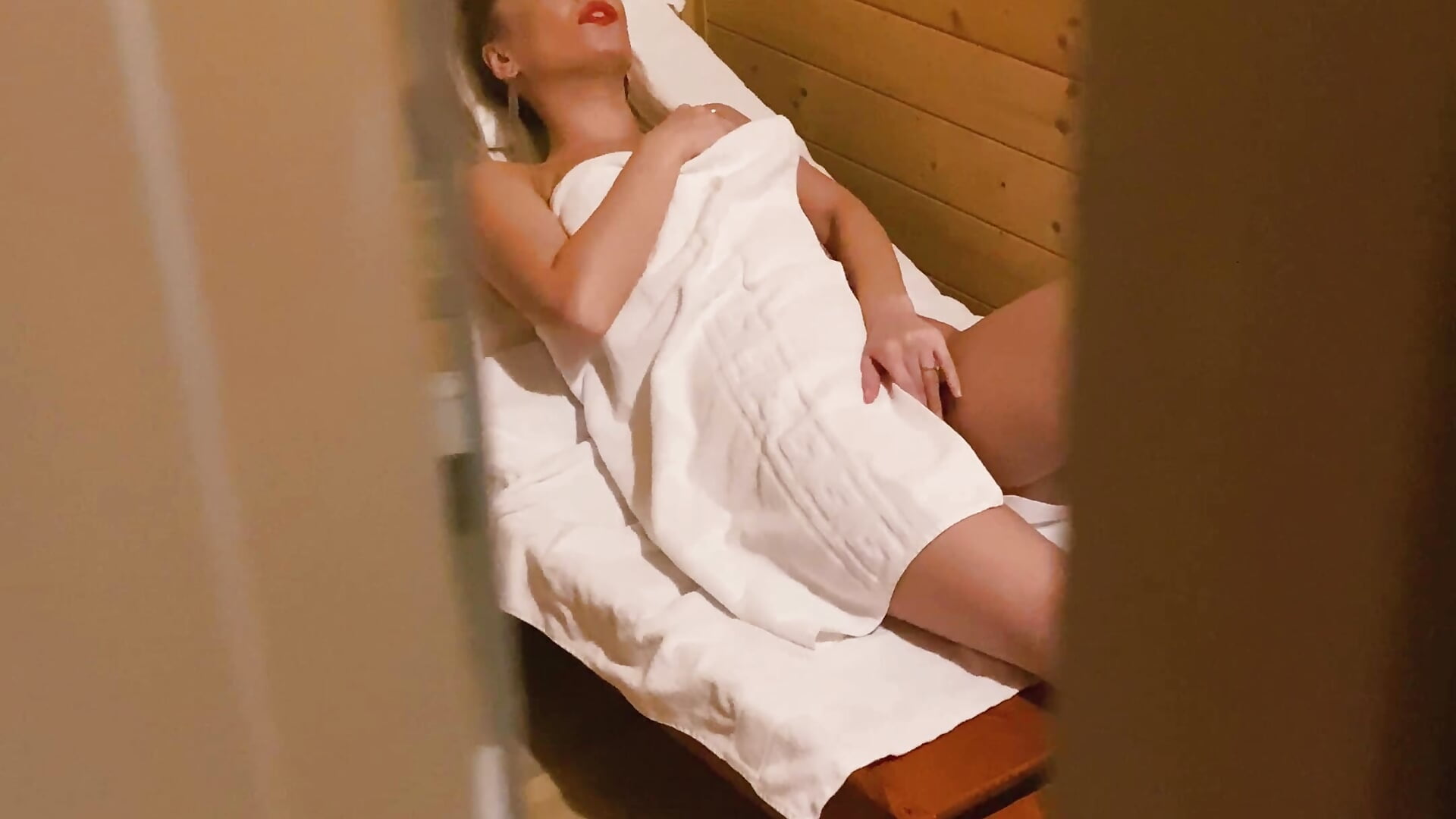 Emilly - Sauna pussy play - Video von EmillyBronte Cam-Model