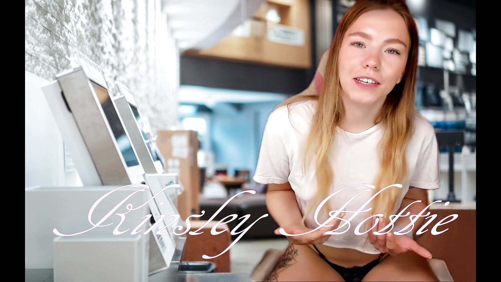 Funny Friday video - video oleh model kamera KinsleyHottie