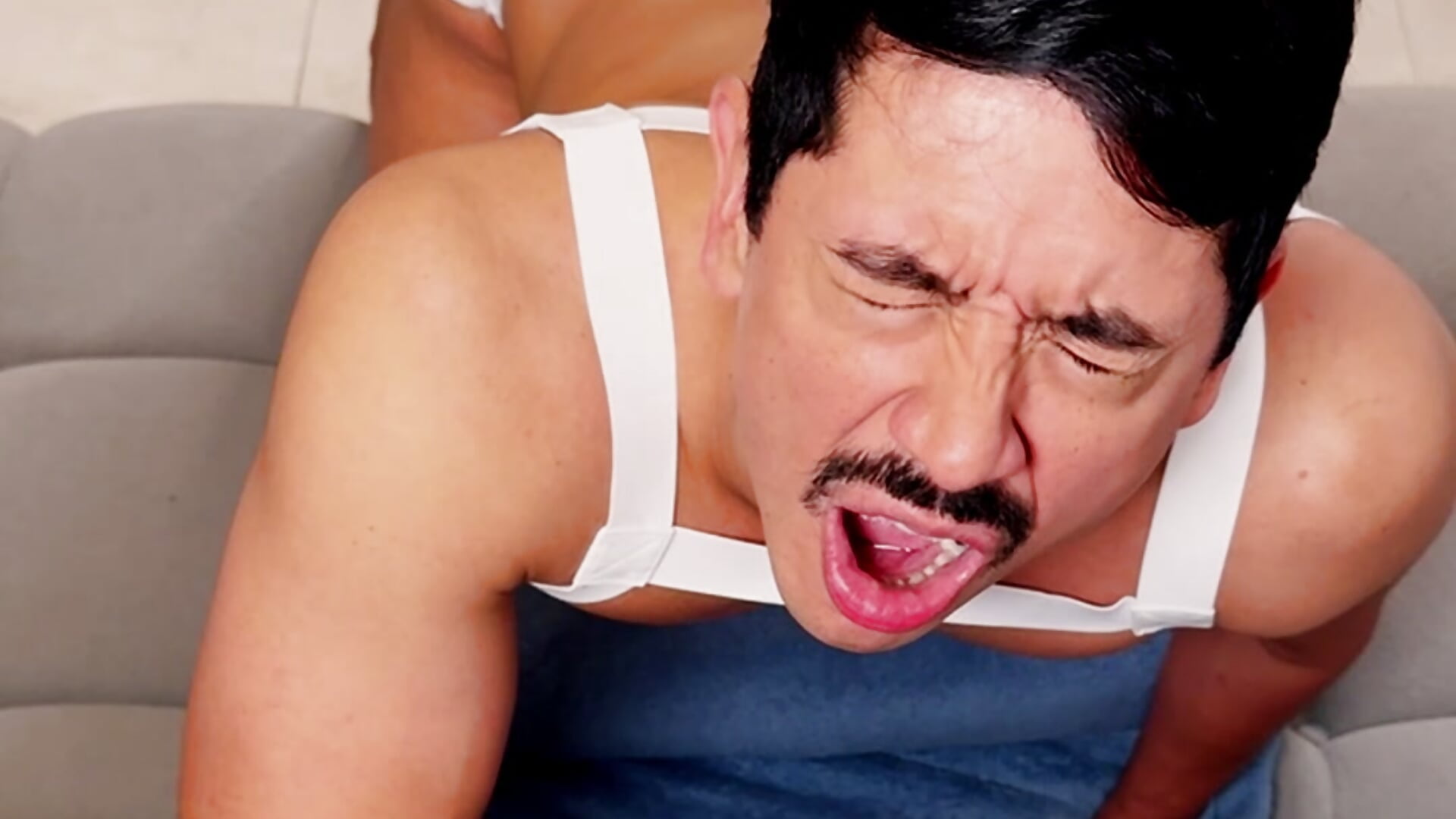 JHONNY AS A GOOD BOTTOM