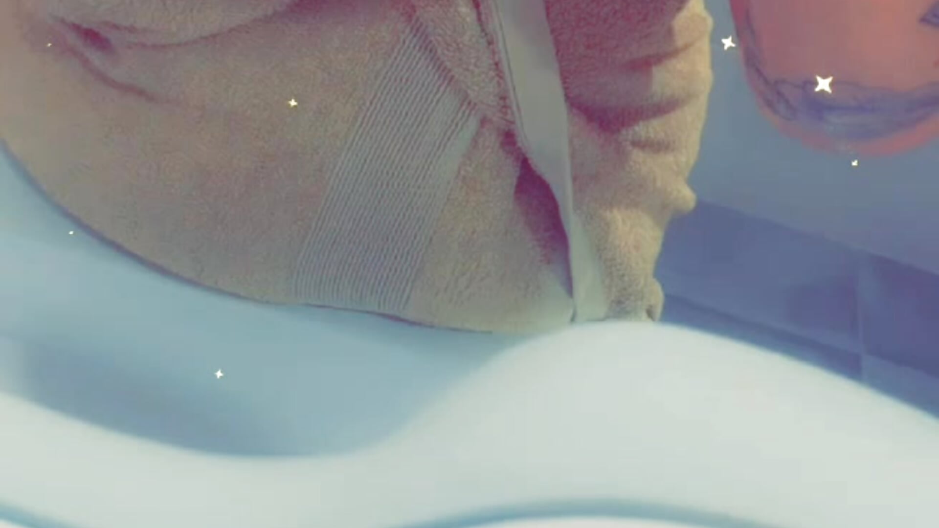 dans ma salle de bain en serviette