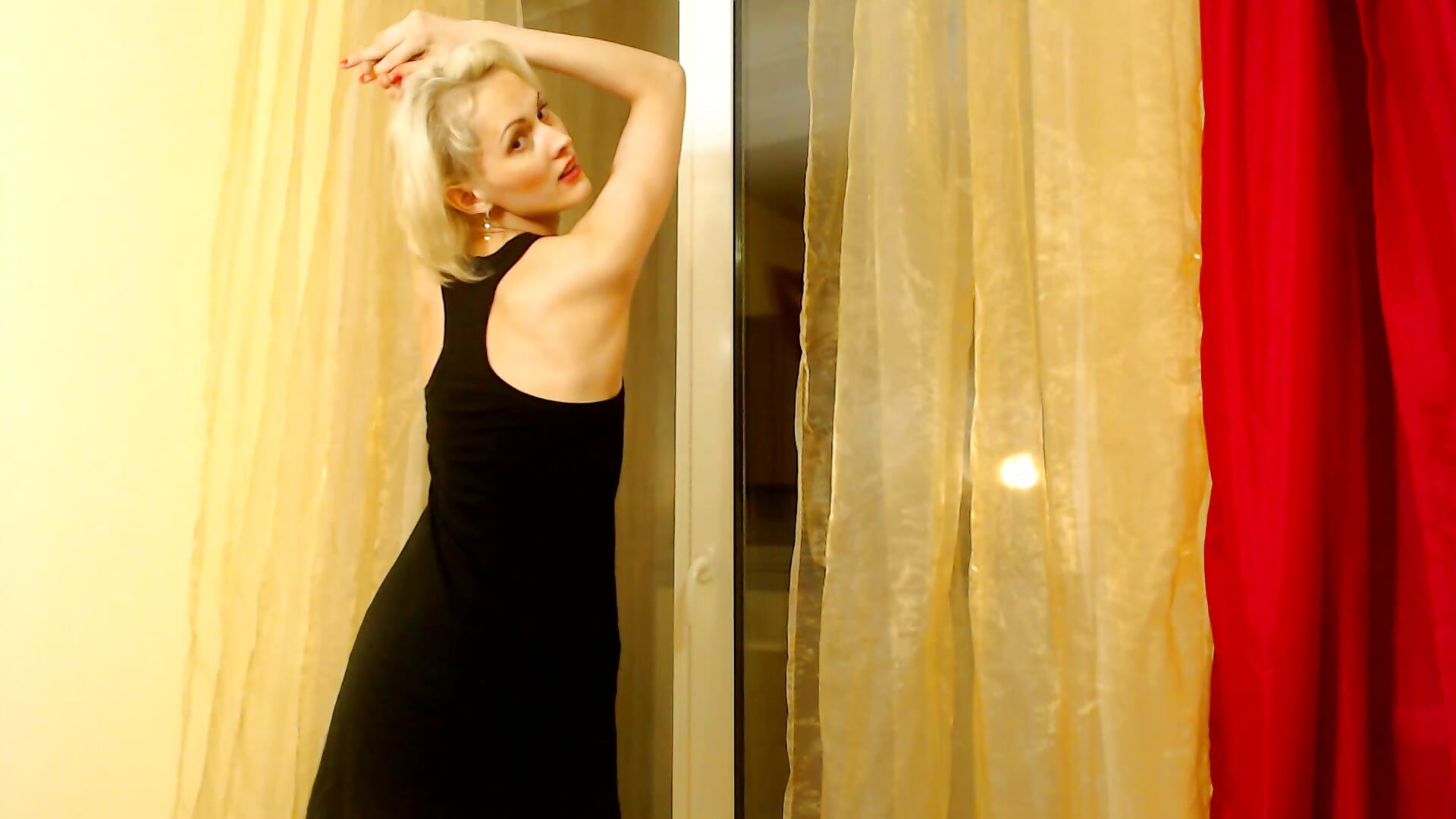 window 2 - video by Olivia118 cam model