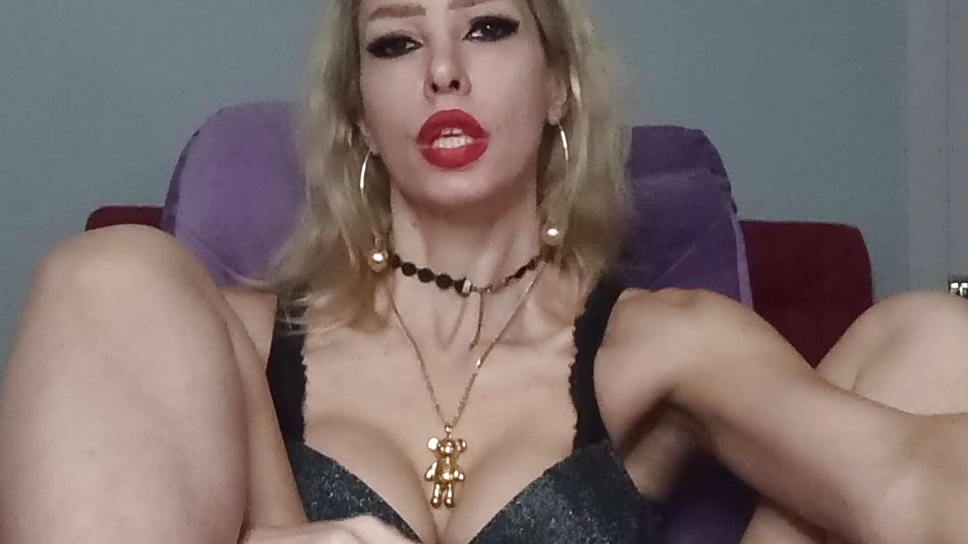 foot job and tickle-tickle my feet - video by WhiteQueen888 cam model