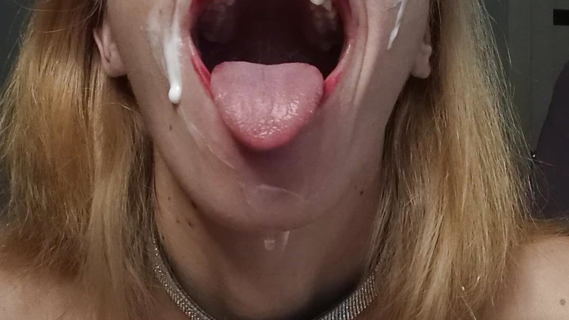 Your cream on my face. You spray on me and give me your milk - video by WhiteQueen888 cam model