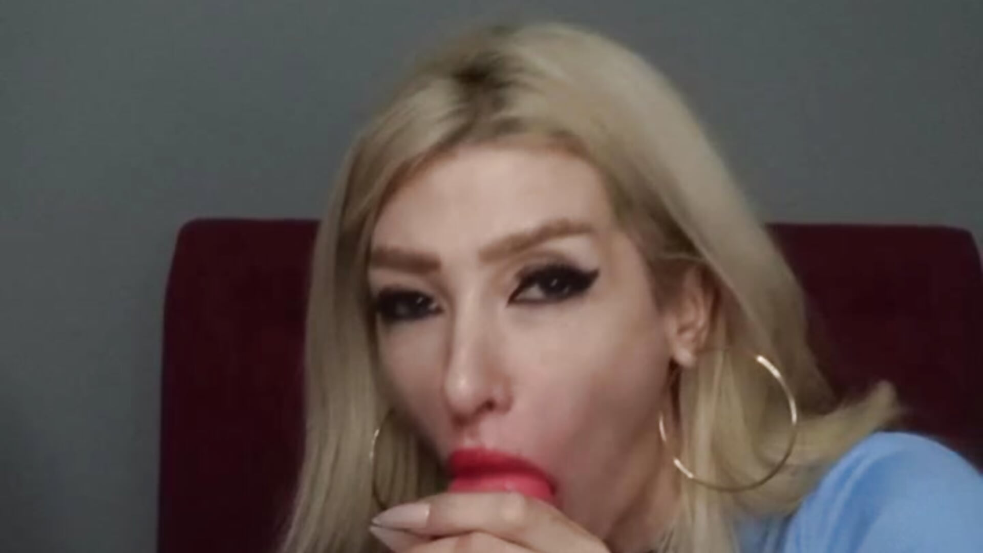 Suck your cock on my knees and jerk off you two hands - video by WhiteQueen888 cam model