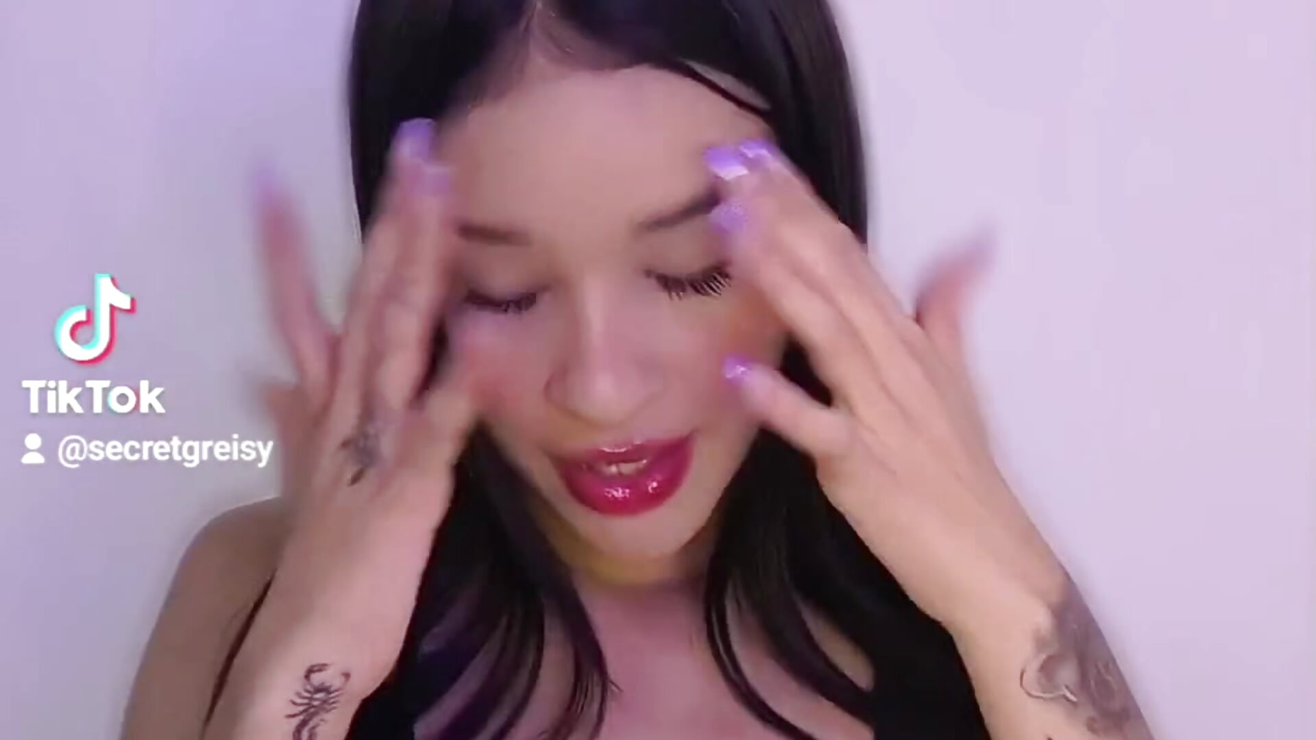 Jajaja espero que les guste este Tik... - video by secretgreisy_ cam model