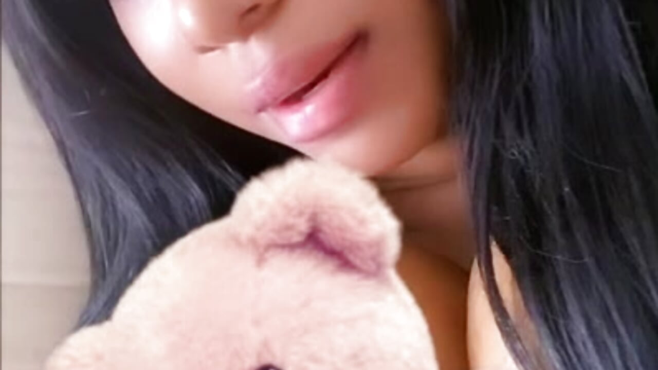 74d5539b6d37450a950973ea153f0ff3 - video oleh sabrina_mora kamera model