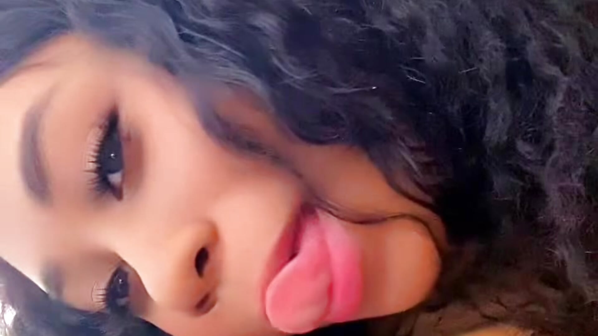 v1c044g50000db6jtm7og65t9k91v2qg – video af sabrina_mora