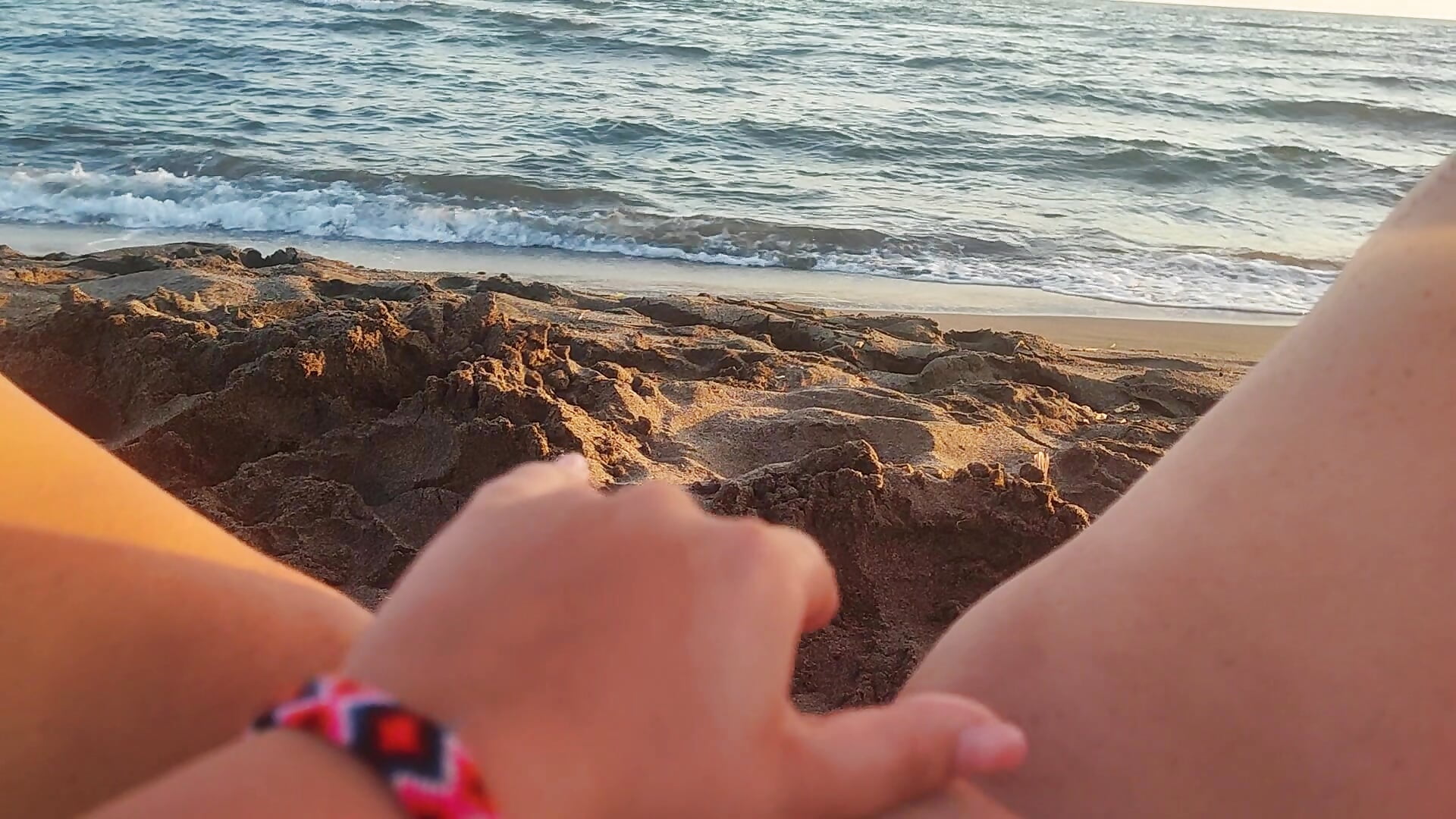 Masturbate On The Beach - video oleh model kamera PawgOfficial