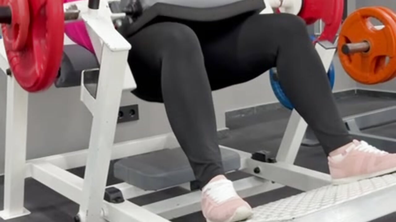training gluteal bridge weight 55 kilograms