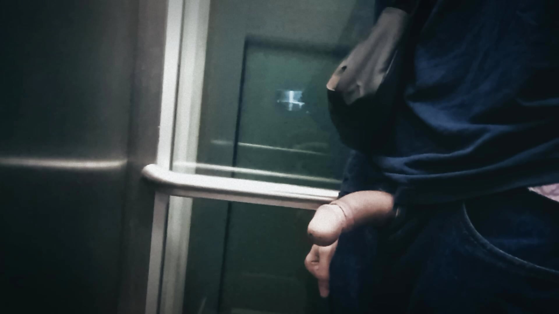 Fahrstuhl – video af Eykii