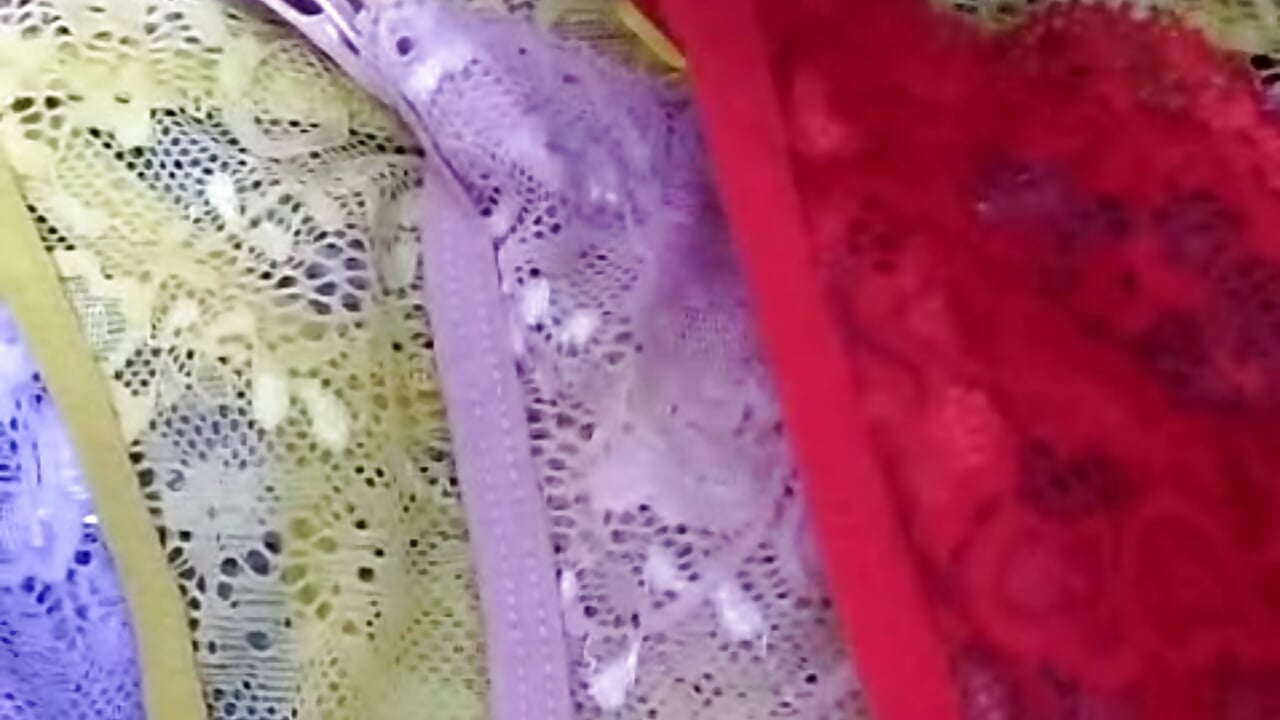 Choose the color of pantyhose you want me to wet with my fluid for you - video oleh Brenda_Berck_ kamera model