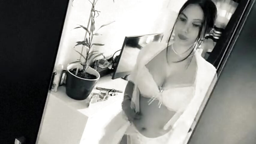 WhatsApp Video 2021-06-10 at 16,26,42 - video by MayaReies cam model